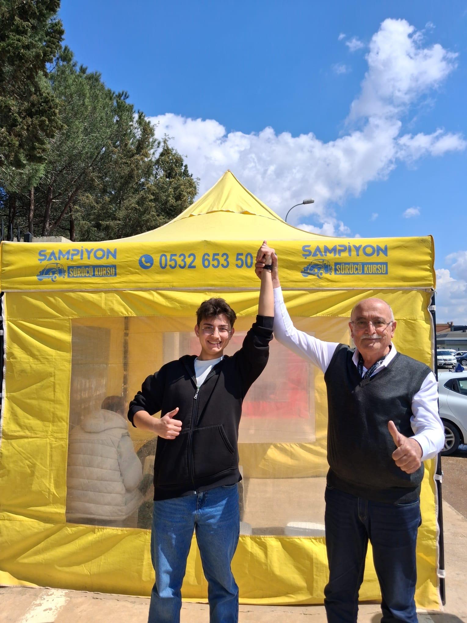 Mutlu Öğrenci 11