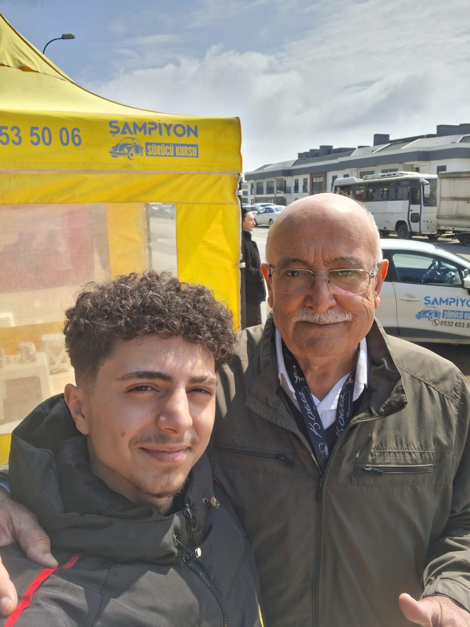 Mutlu Öğrenci 13