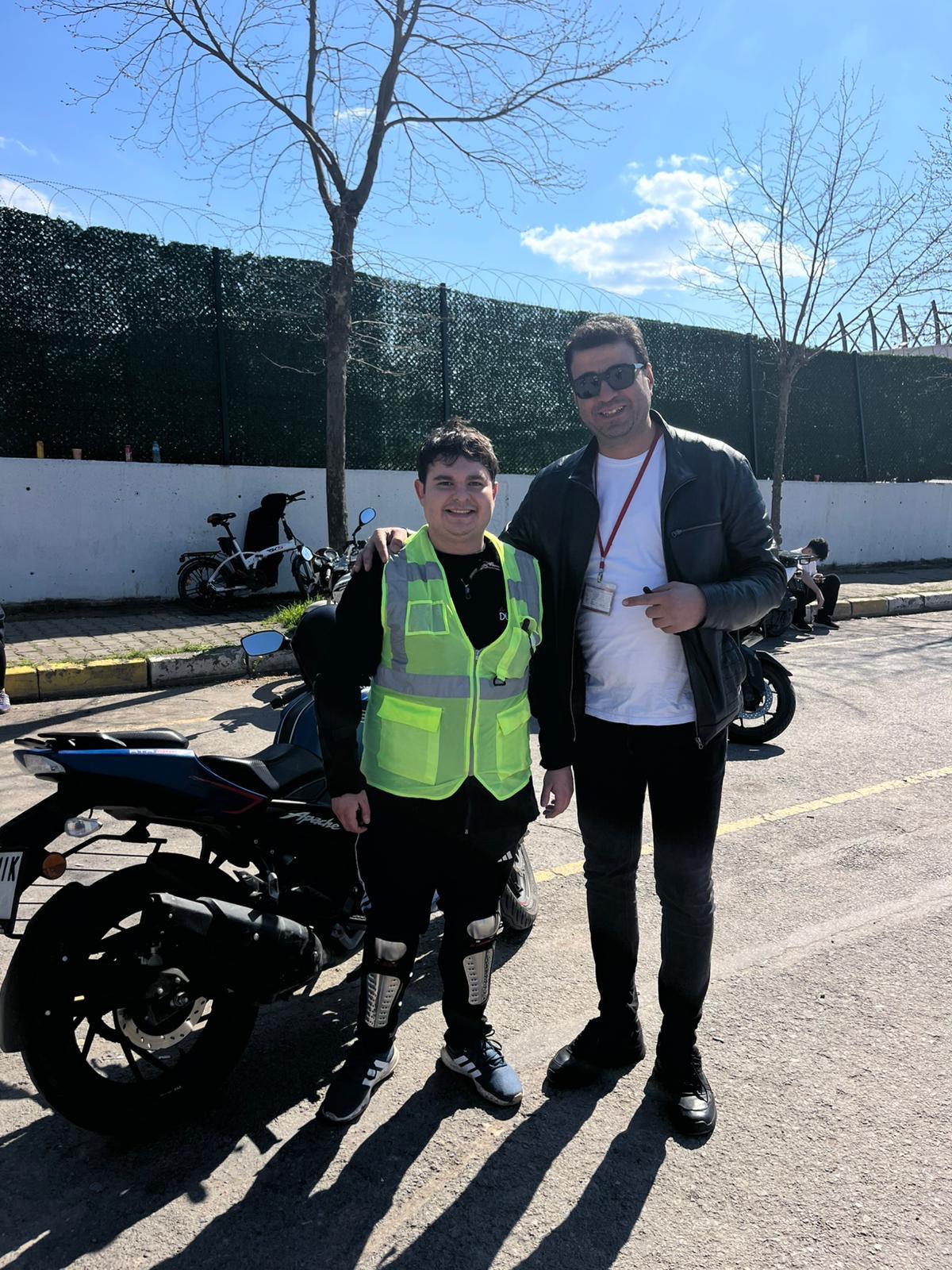 Mutlu Öğrenci 8